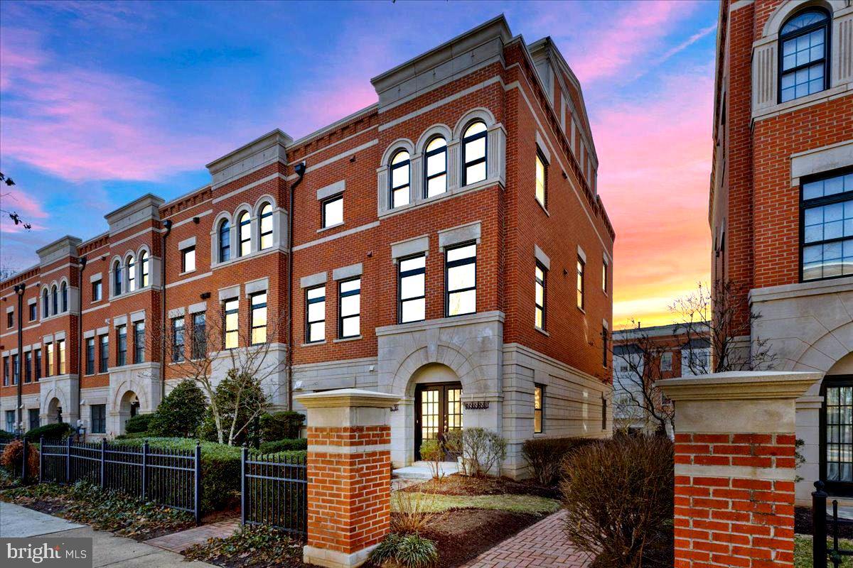 12078 Kinsley Place Reston, VA 20190 - Photo 1 of 16