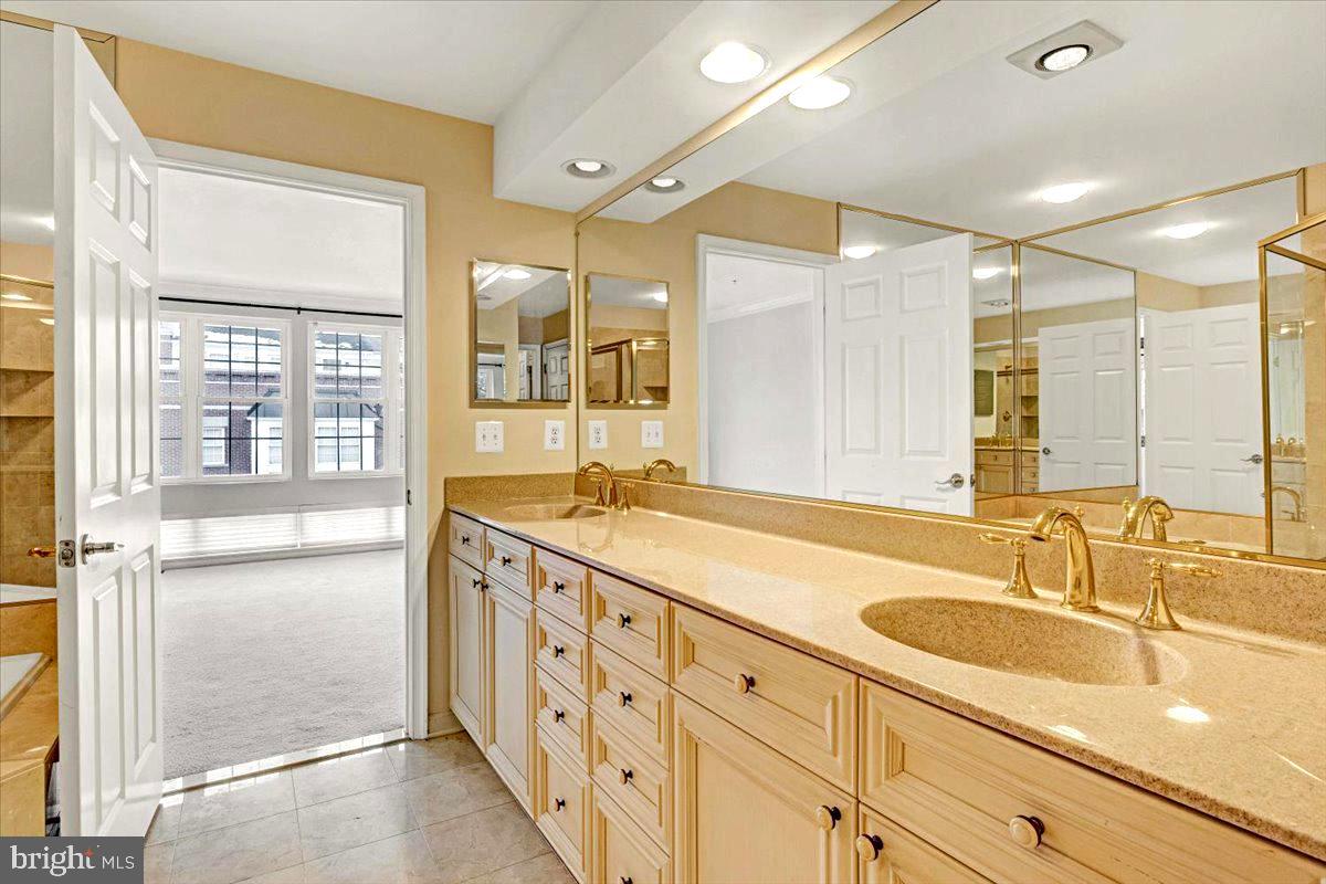 12078 Kinsley Place Reston, VA 20190 - Photo 15 of 16