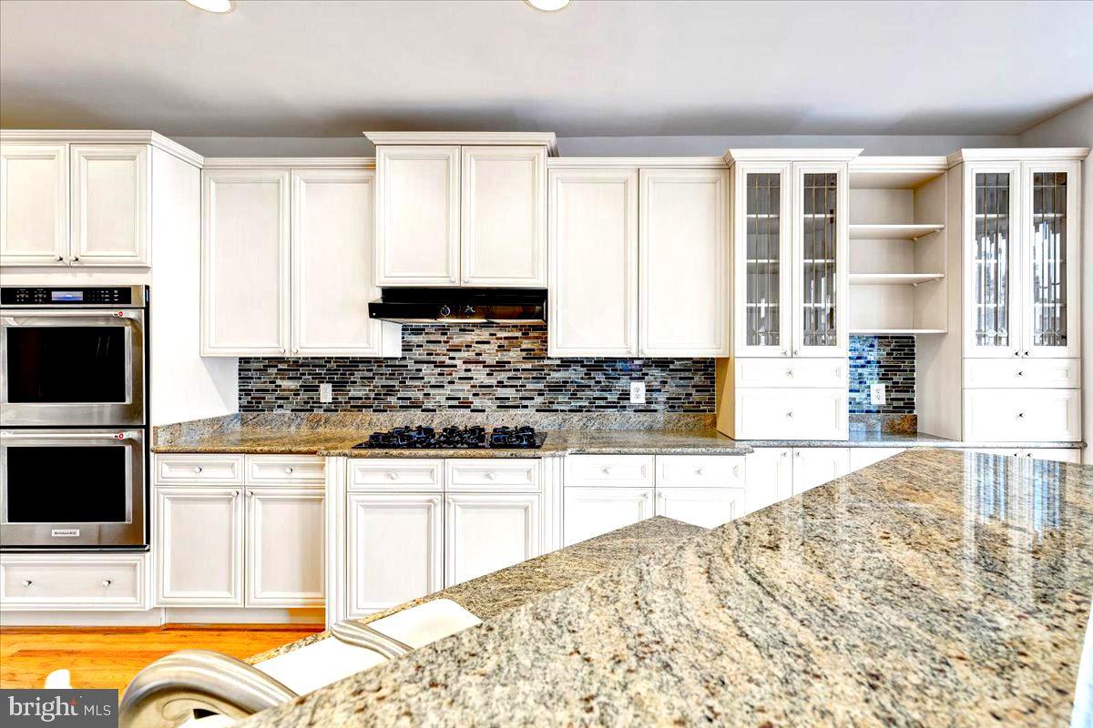 12078 Kinsley Place Reston, VA 20190 - Photo 3 of 16