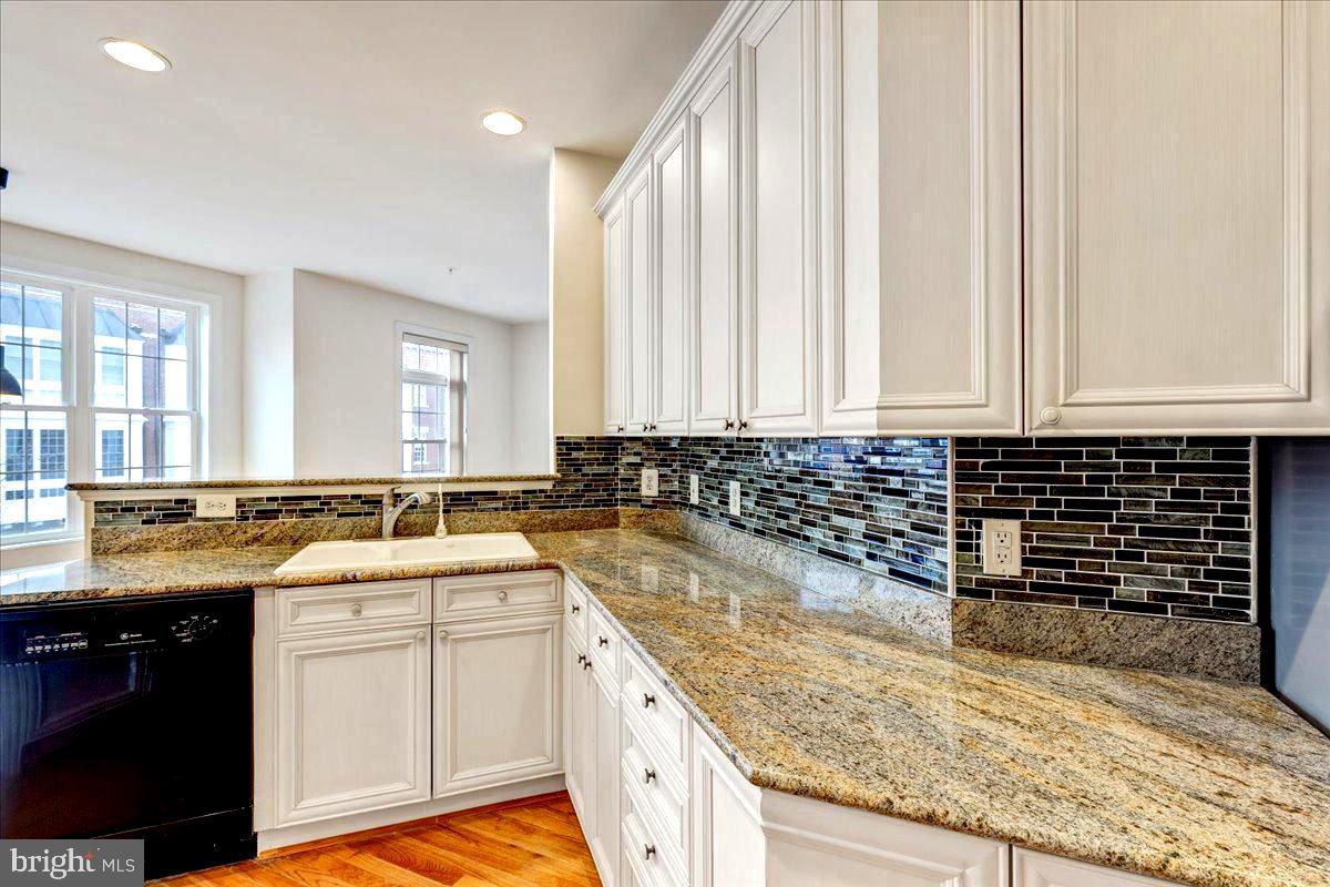12078 Kinsley Place Reston, VA 20190 - Photo 4 of 16