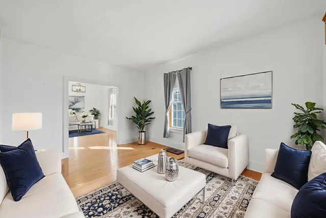 $1,995 | 105 East Washington Street, Yorkville, IL 60560