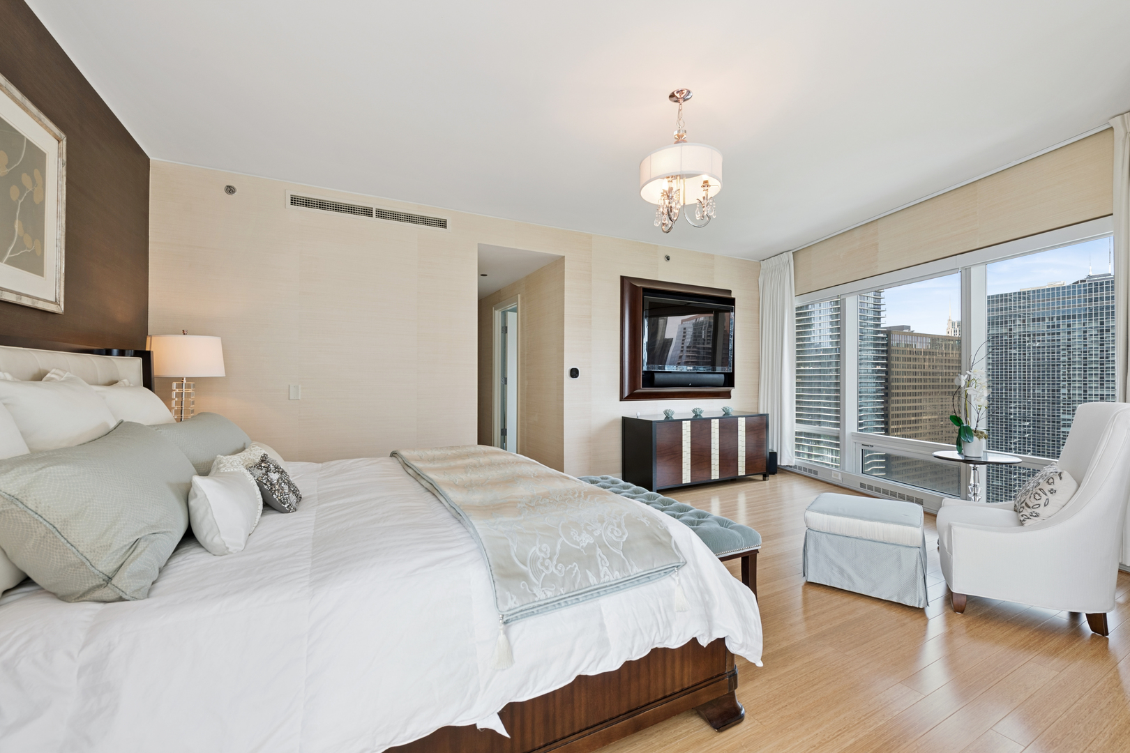 340 East Randolph Street, Unit 2801 Chicago, IL 60601 - Photo 17 of 46