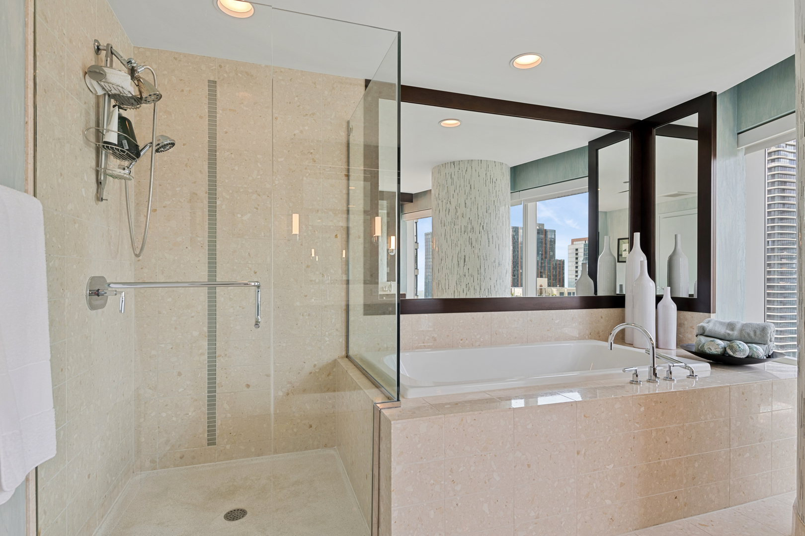 340 East Randolph Street, Unit 2801 Chicago, IL 60601 - Photo 21 of 46