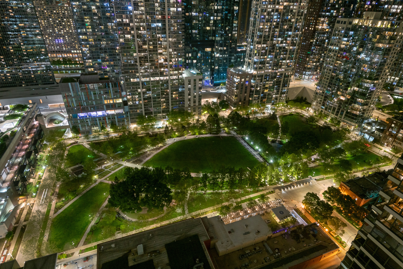 340 East Randolph Street, Unit 2801 Chicago, IL 60601 - Photo 31 of 46