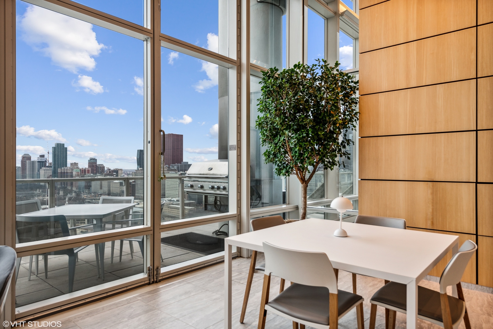 340 East Randolph Street, Unit 2801 Chicago, IL 60601 - Photo 37 of 46