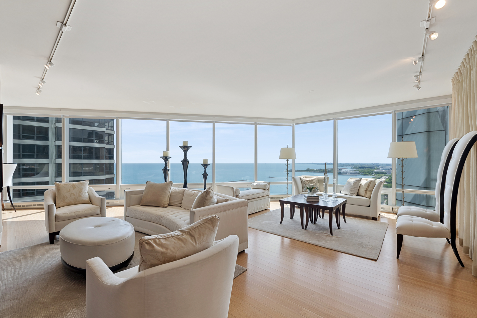 340 East Randolph Street, Unit 2801 Chicago, IL 60601 - Photo 4 of 46