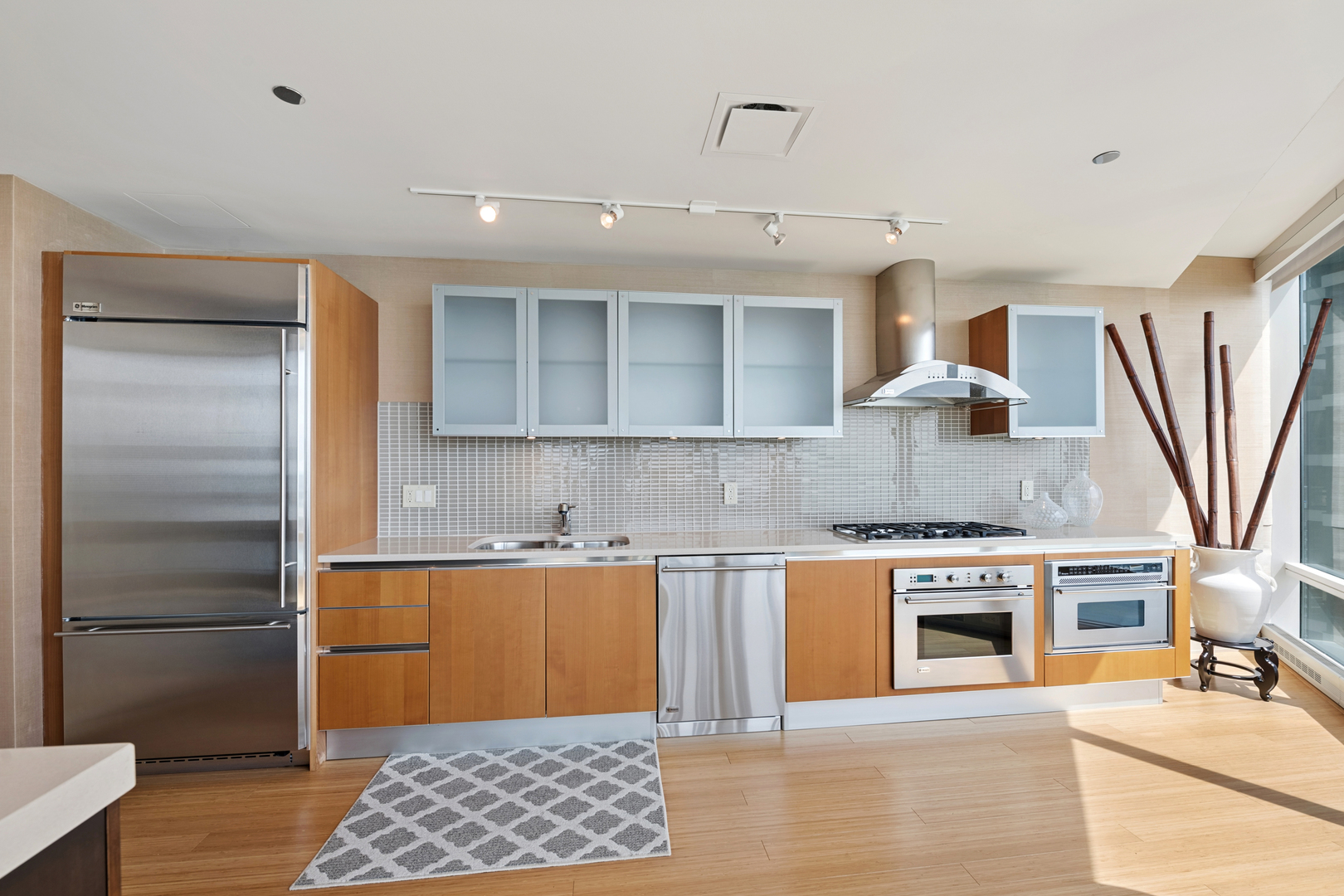 340 East Randolph Street, Unit 2801 Chicago, IL 60601 - Photo 10 of 46