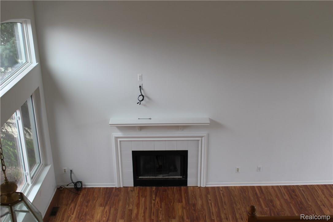 3636 Briarbrooke Lane Rochester, MI 48306 - Photo 5 of 15 2 story great room with stacked windows and gas fireplace