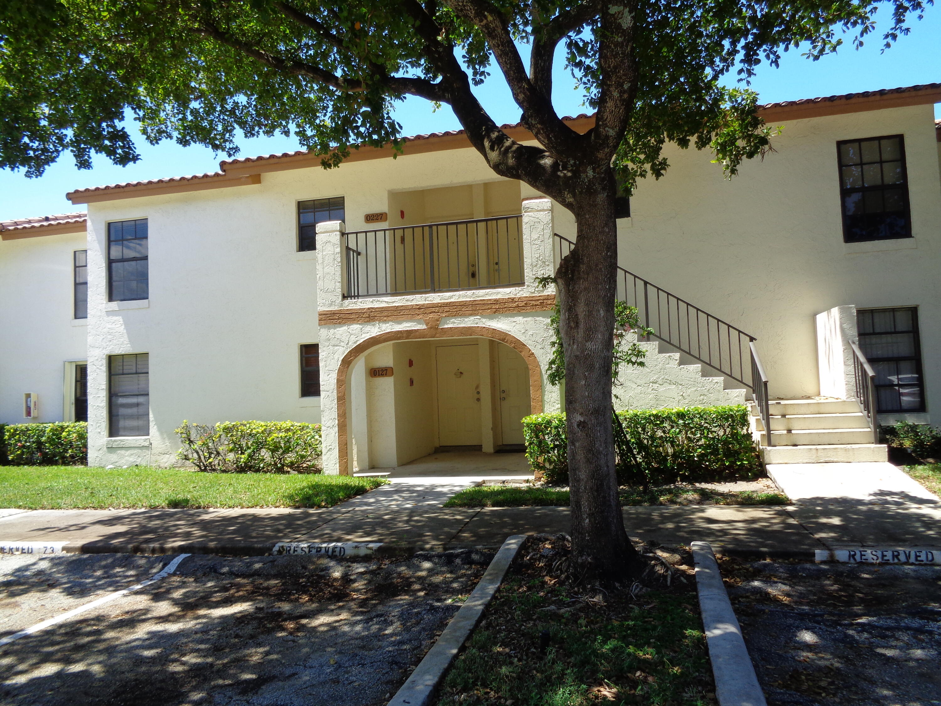 301 Olivewood Place, Unit O227 Boca Raton, FL 33431 - Photo 2 of 20 a front view of a house with garden