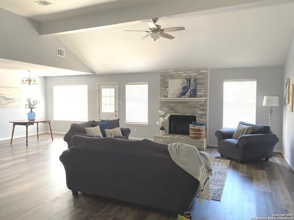 $2,400 | 576 Gallagher Drive, Canyon Lake, TX 78133