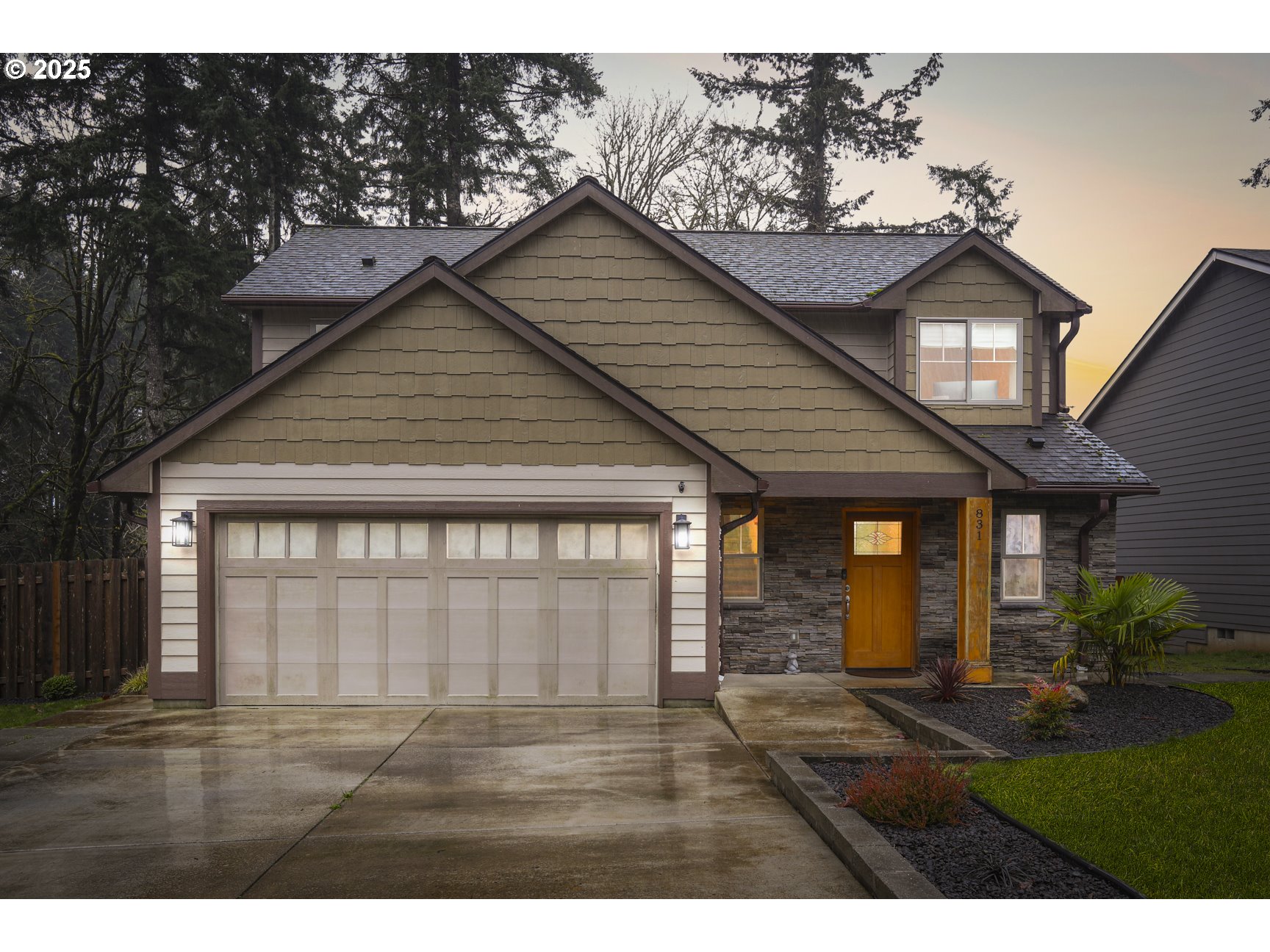 a house view with a outdoor space
