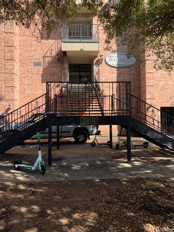 2401 Leon Street, Unit 203 Austin, TX 78705 - Photo 12 of 22 a view of a house with a porch