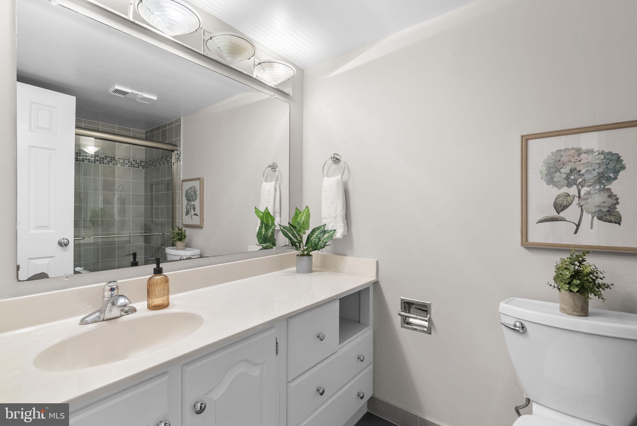 11420 Strand Drive, Unit R010 Rockville, MD 20852 - Photo 34 of 56 Second Primary Bathroom