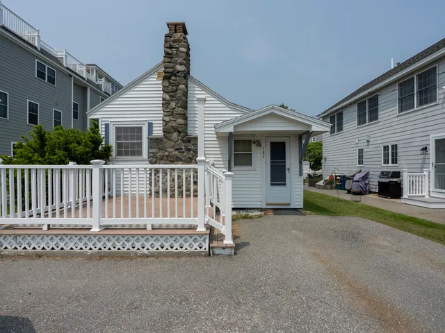$750,000 | 182 Kings Highway, Hampton, NH 03842