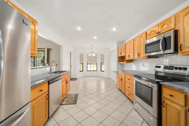 $379,000 | 5070 Northeast 52nd Place, High Springs, FL 32643