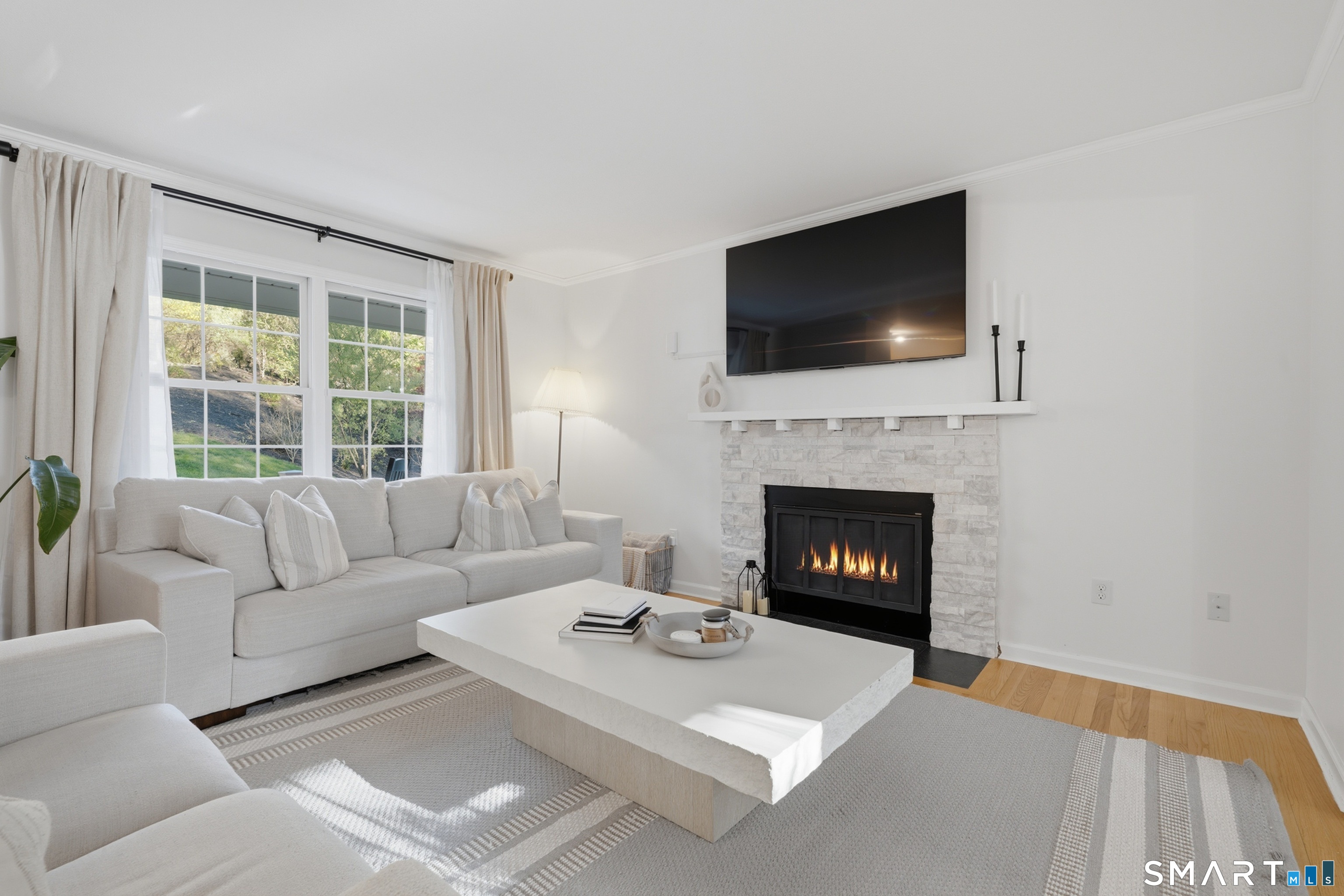 47 Dunbar Lane Hamden, CT 06514 - Photo 4 of 31