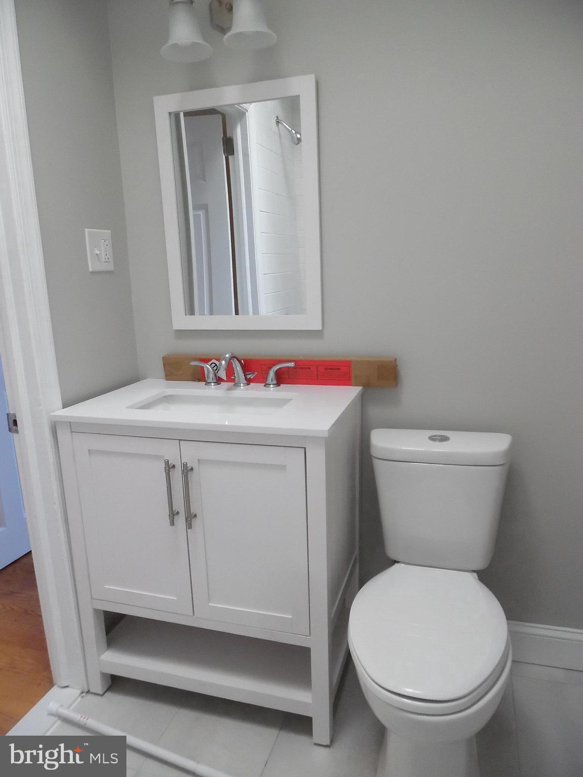1843 Merribrook Road Philadelphia, PA 19151 - Photo 22 of 43 2nd fl hall bath