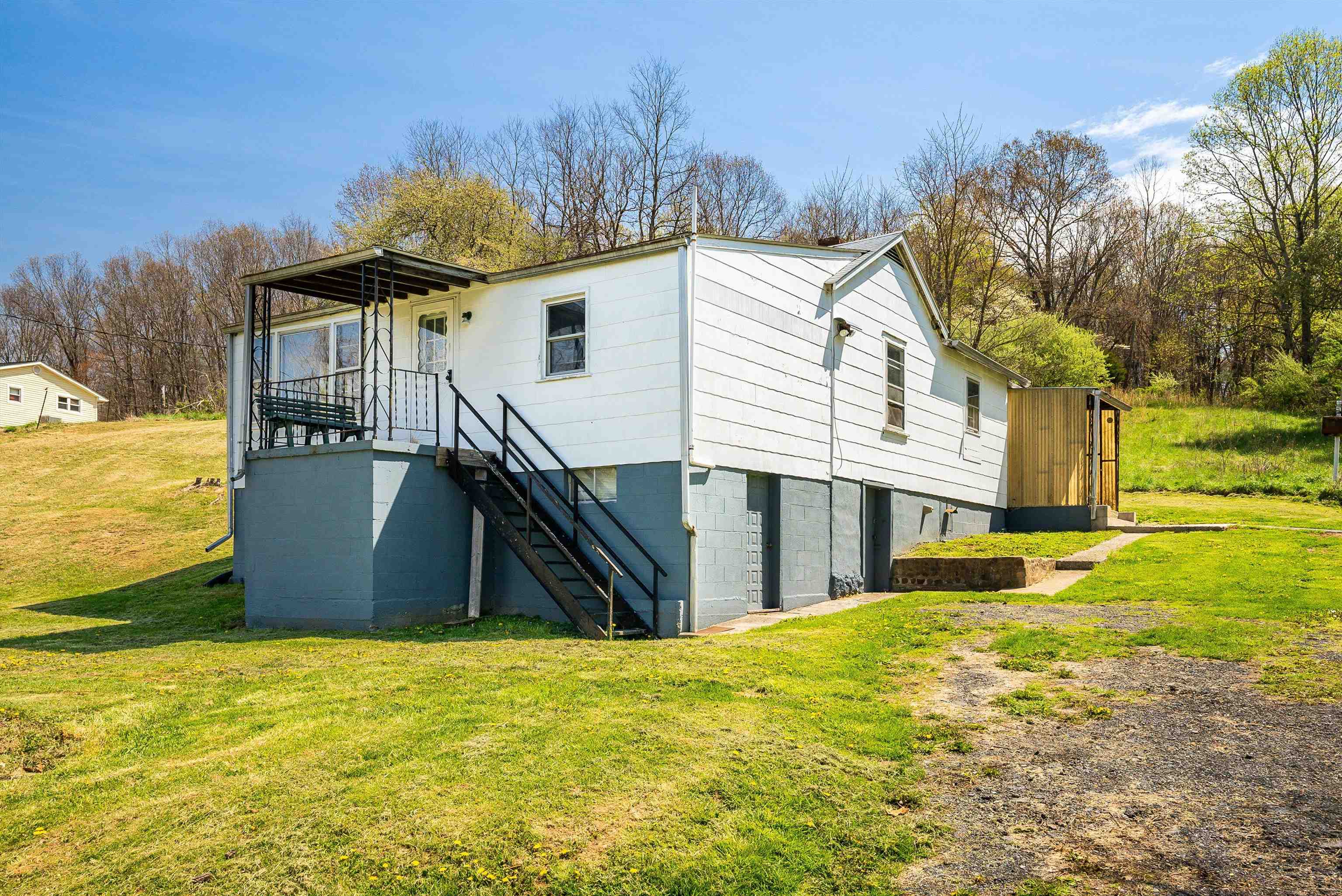 431 Smoky Row Road Staunton, VA 24401 - Photo 4 of 18