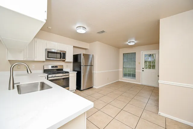 $2,150 | 72 Laughing Brook Court, Spring, TX 77380