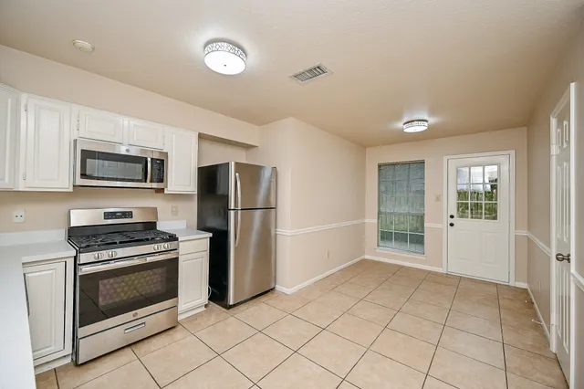 $2,150 | 72 Laughing Brook Court, Spring, TX 77380