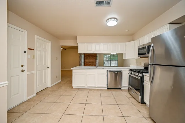 $2,150 | 72 Laughing Brook Court, Spring, TX 77380