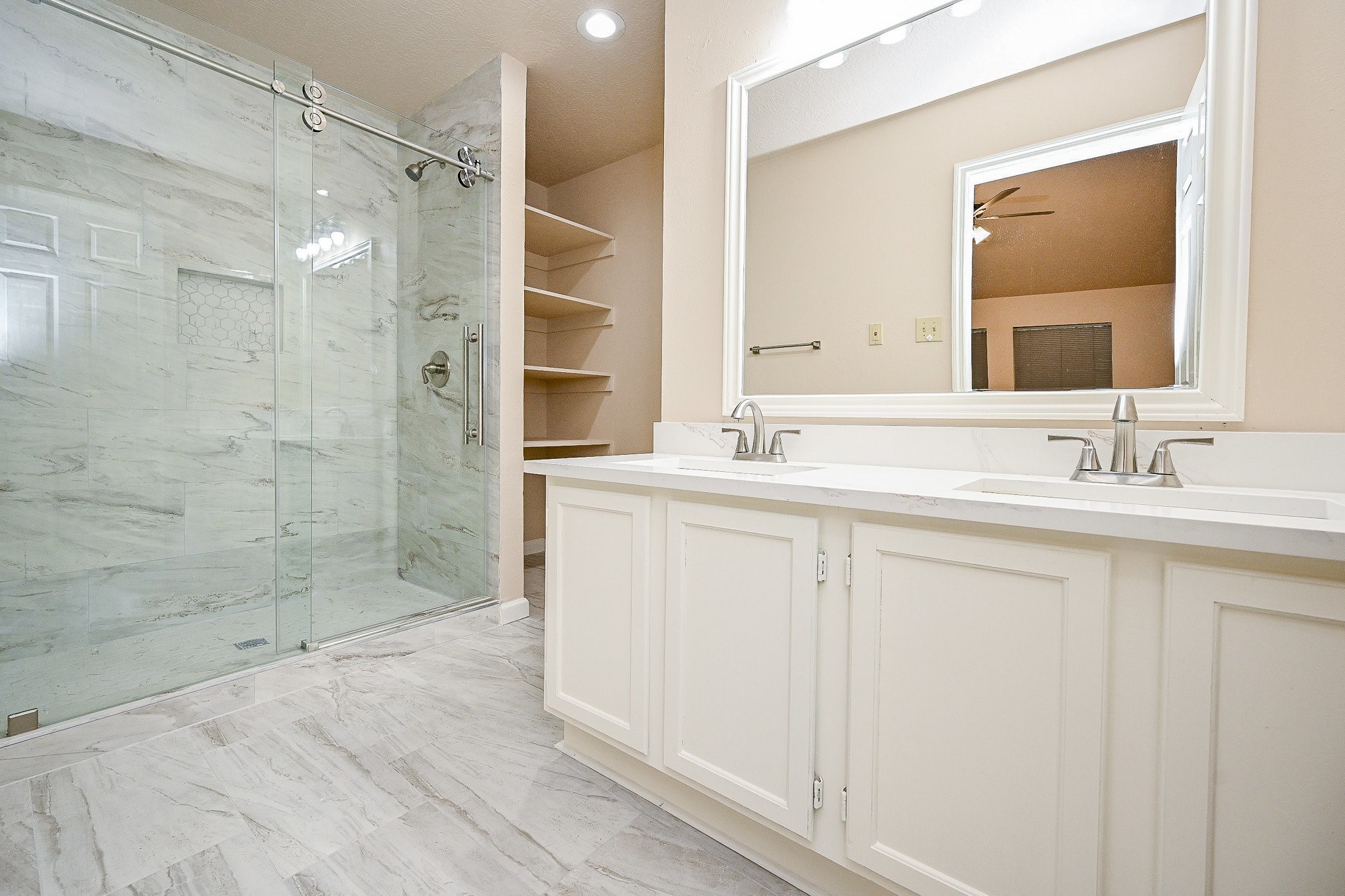 72 Laughing Brook Court Spring, TX 77380 - Photo 20 of 27 Primary bath