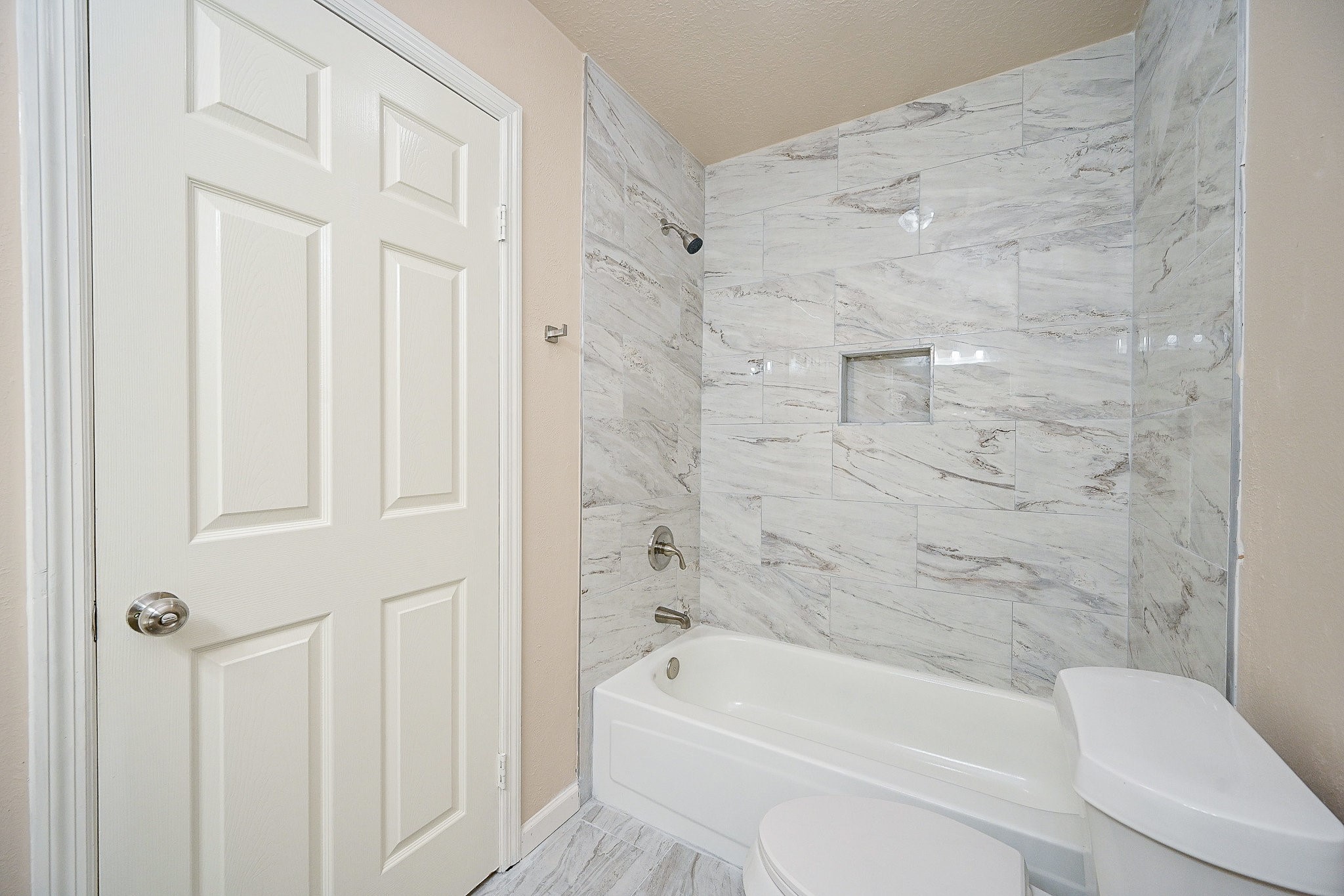 72 Laughing Brook Court Spring, TX 77380 - Photo 22 of 27 secondary bath/shower