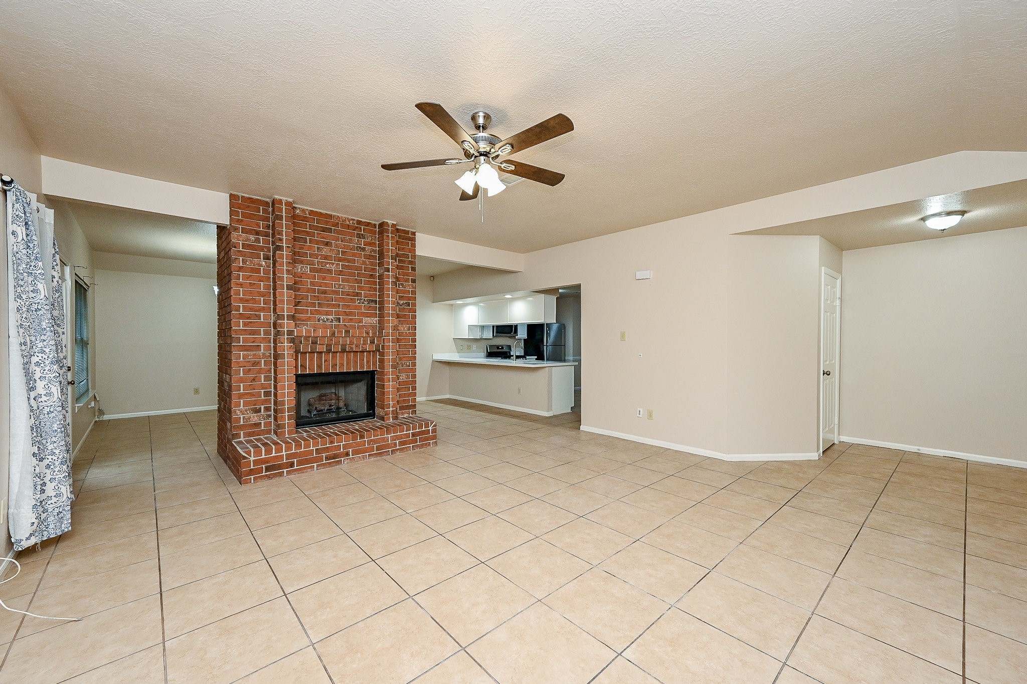 72 Laughing Brook Court Spring, TX 77380 - Photo 6 of 27