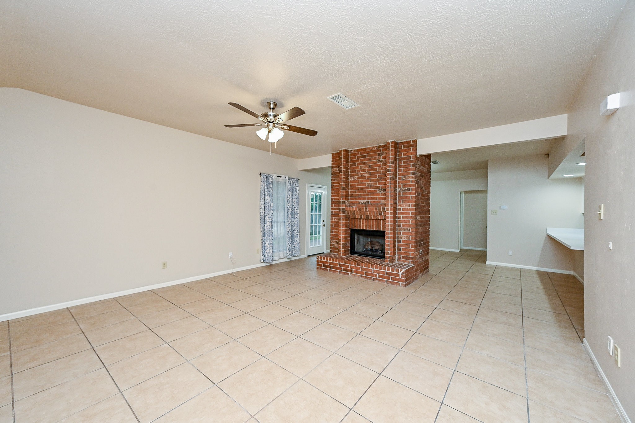 72 Laughing Brook Court Spring, TX 77380 - Photo 7 of 27