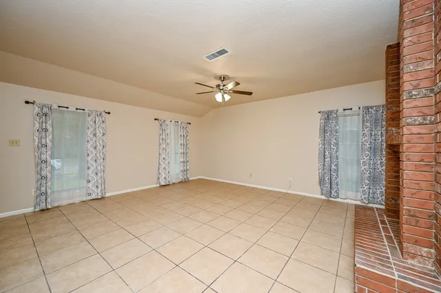 $2,150 | 72 Laughing Brook Court, Spring, TX 77380