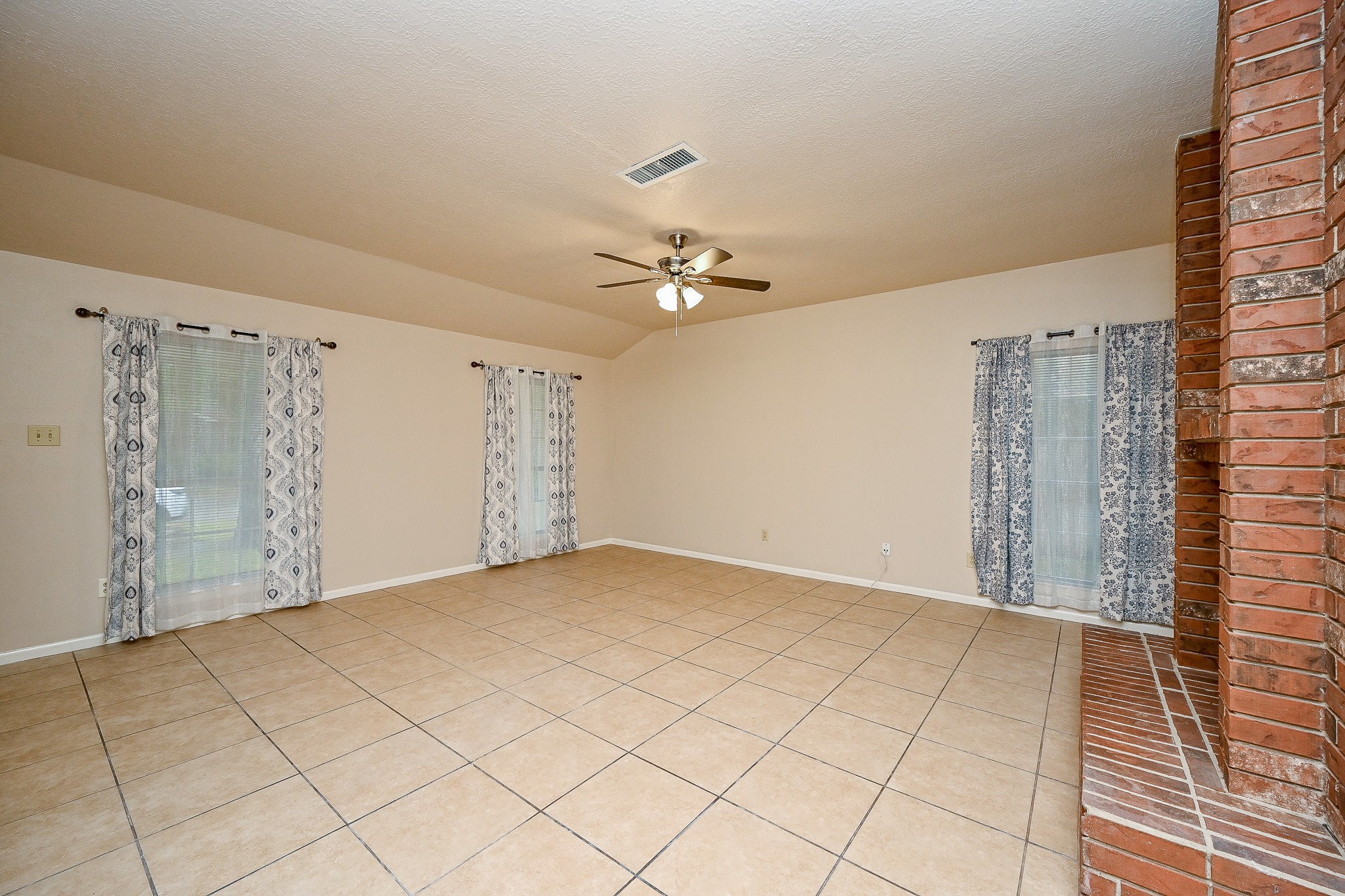 72 Laughing Brook Court Spring, TX 77380 - Photo 8 of 27