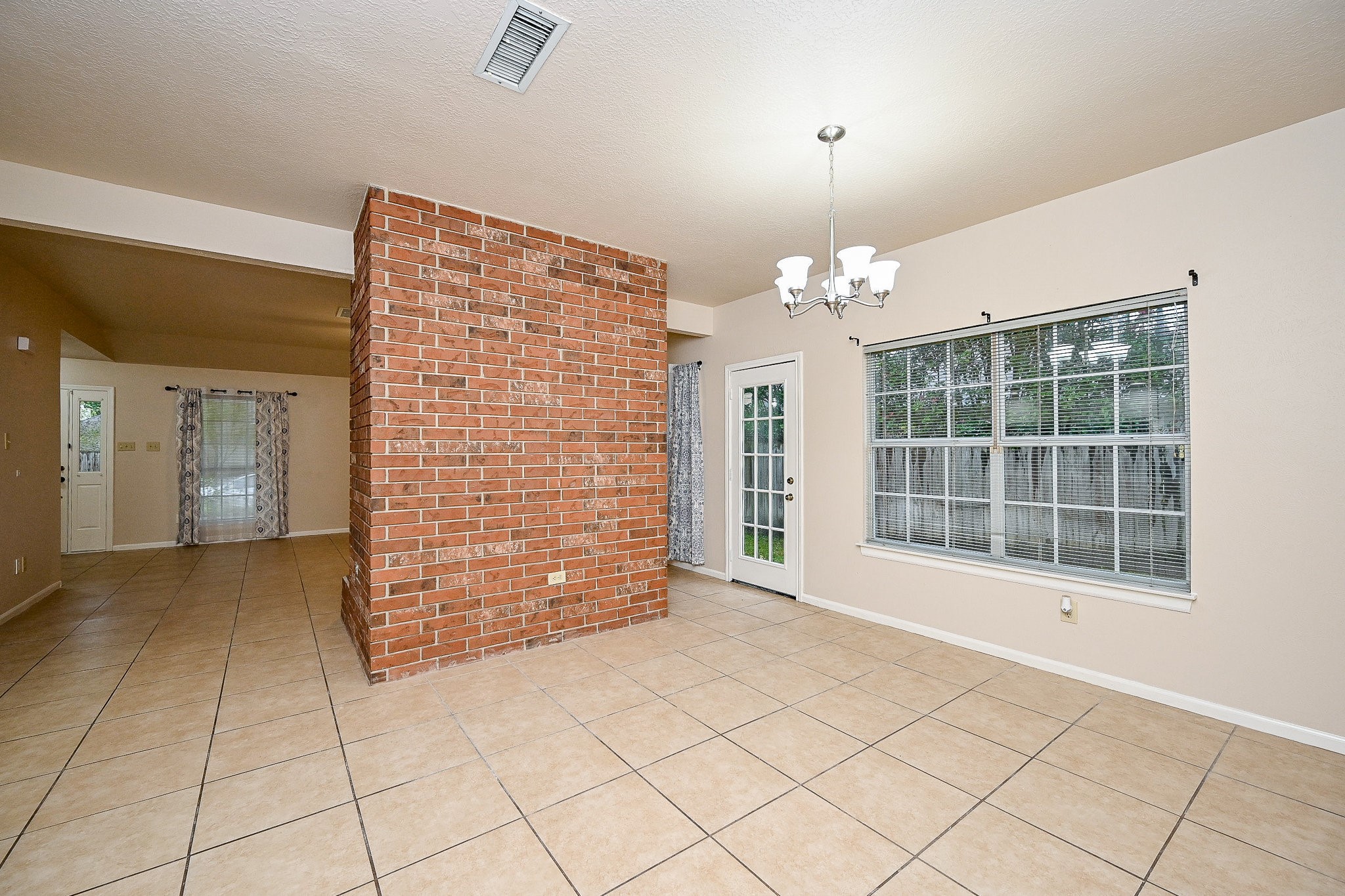 72 Laughing Brook Court Spring, TX 77380 - Photo 9 of 27