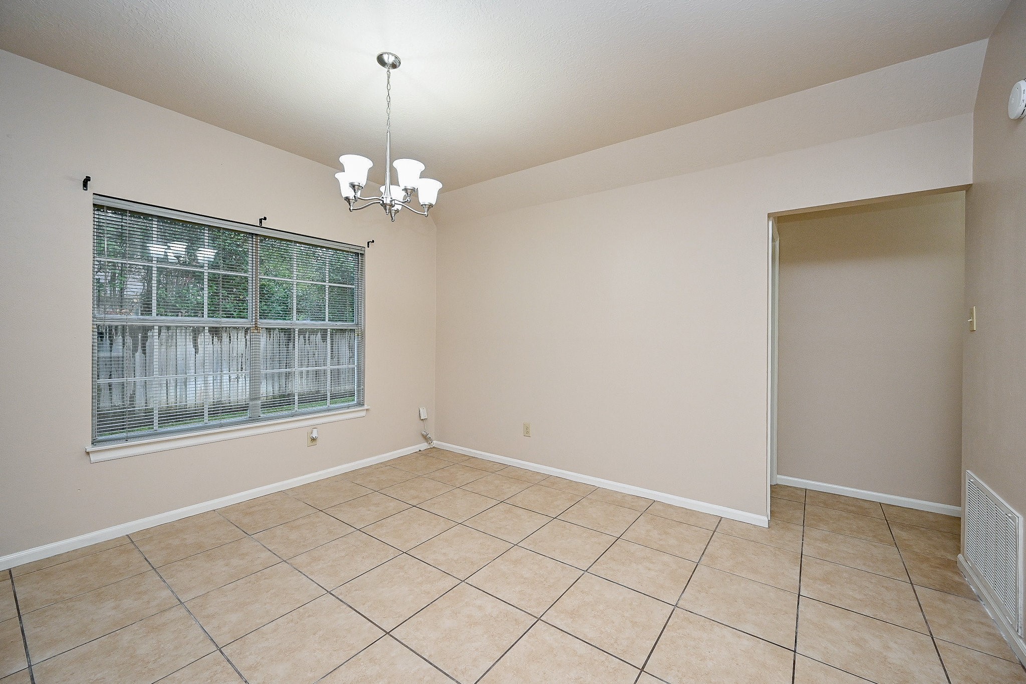 72 Laughing Brook Court Spring, TX 77380 - Photo 10 of 27