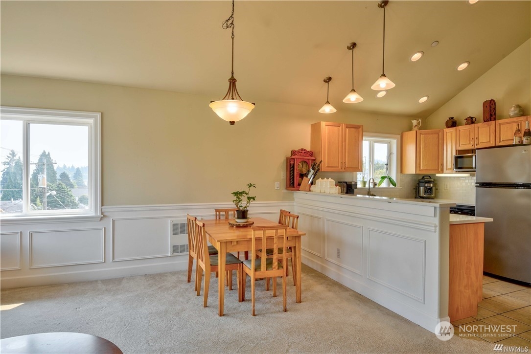 3315 Rockefeller Avenue, Unit 4 Everett, WA 98201 - Photo 14 of 29 a large kitchen with a table and chairs
