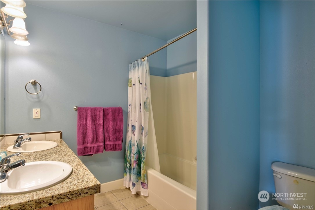 3315 Rockefeller Avenue, Unit 4 Everett, WA 98201 - Photo 19 of 29 a bathroom with a sink and a mirror