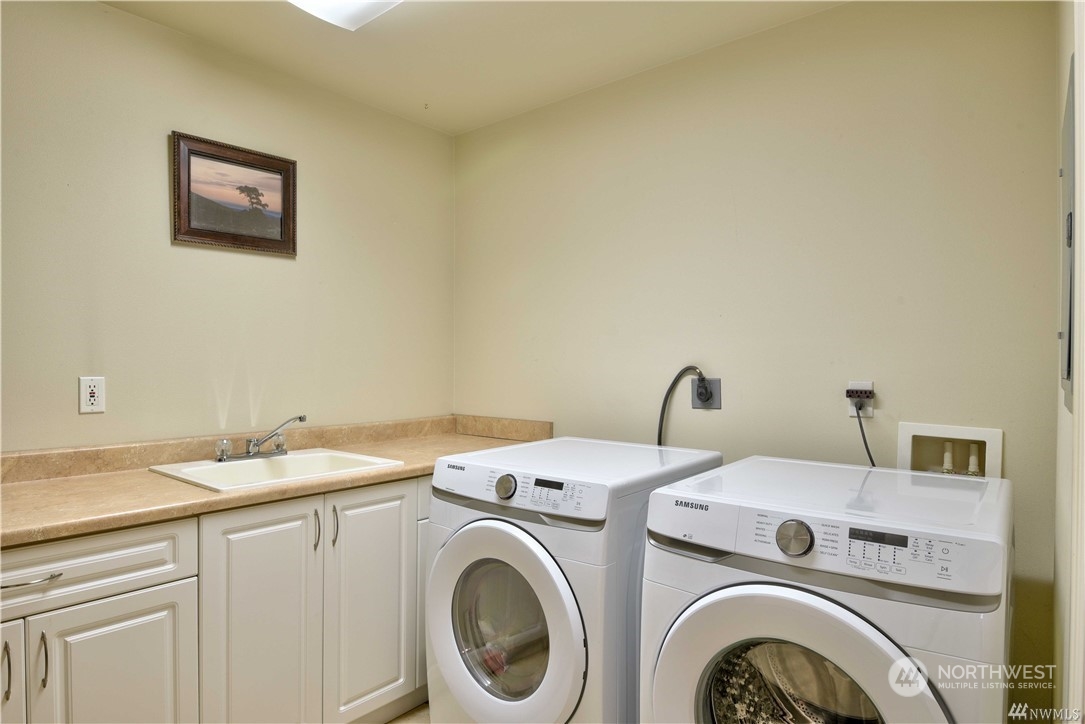 3315 Rockefeller Avenue, Unit 4 Everett, WA 98201 - Photo 20 of 29 a utility room with dryer and washer