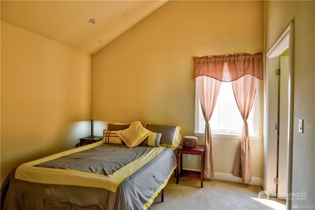 3315 Rockefeller Avenue, Unit 4 Everett, WA 98201 - Photo 23 of 29 a bedroom with a bed and a window