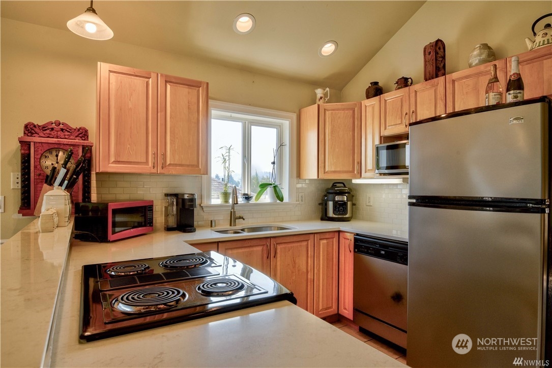 3315 Rockefeller Avenue, Unit 4 Everett, WA 98201 - Photo 4 of 29 a kitchen with refrigerator a stove a sink and a cabinets