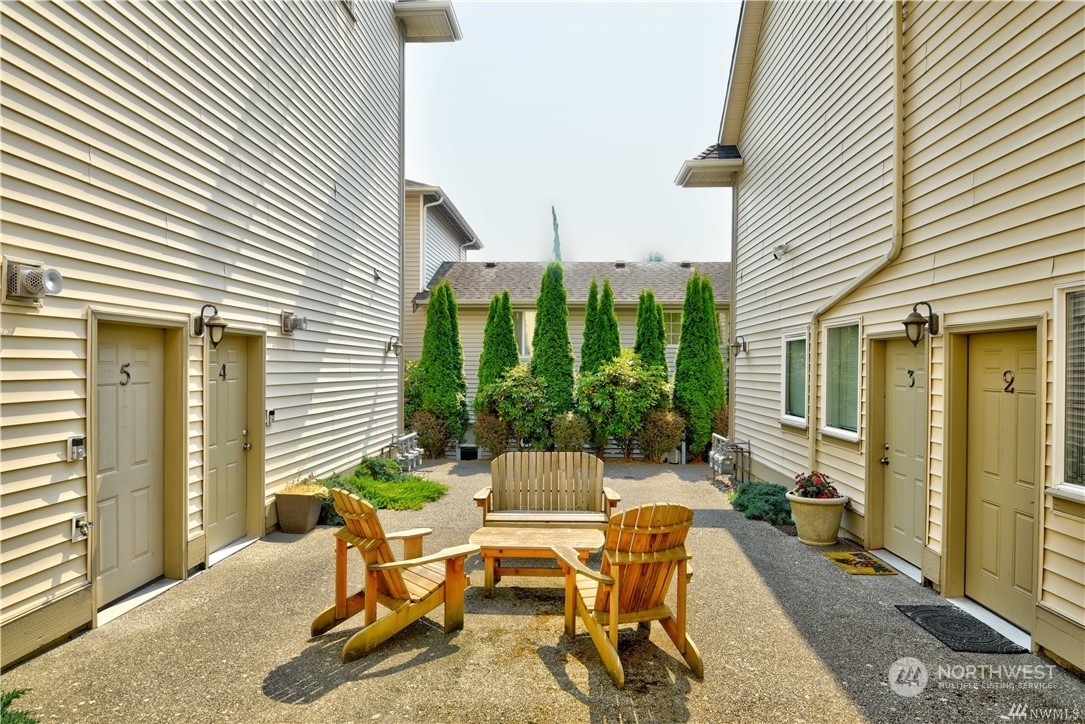 3315 Rockefeller Avenue, Unit 4 Everett, WA 98201 - Photo 10 of 29 a view of a patio with table and chairs and potted plants