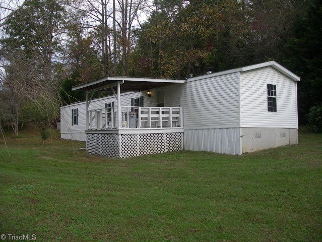 5982 White Oak Road Purlear, NC 28665 - Photo 1 of 10 Main View