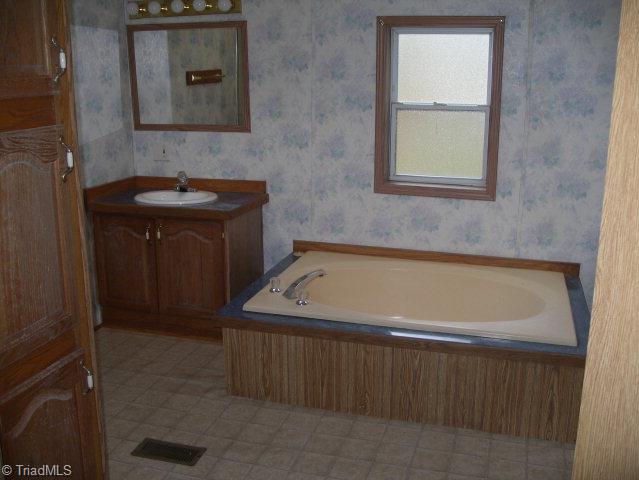 5982 White Oak Road Purlear, NC 28665 - Photo 6 of 10 Master Bath
