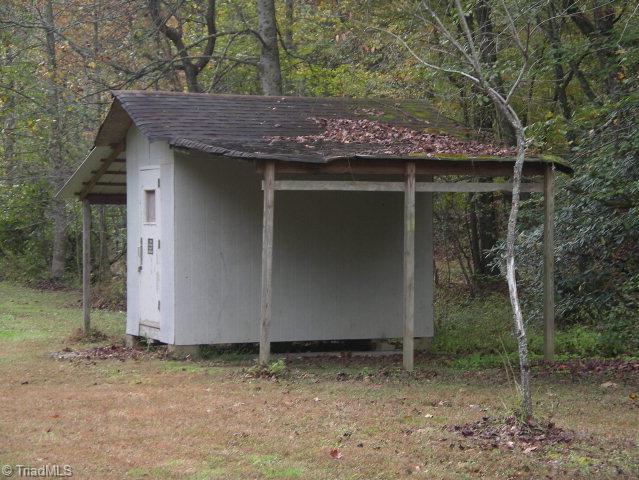 5982 White Oak Road Purlear, NC 28665 - Photo 9 of 10 Stg Building