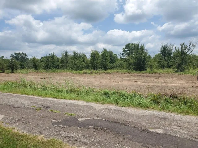 a view of a yard with an trees