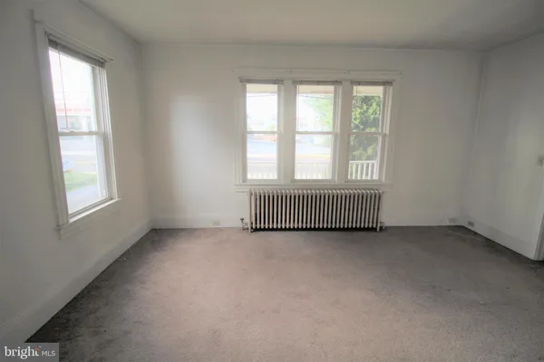 $975 | 354 West Main Street, New Holland, PA 17557