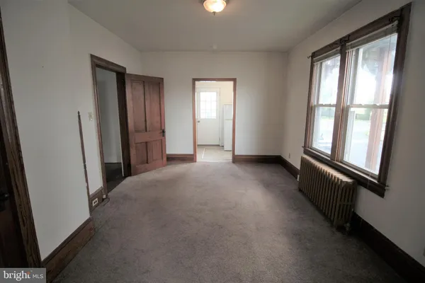 $975 | 354 West Main Street, New Holland, PA 17557