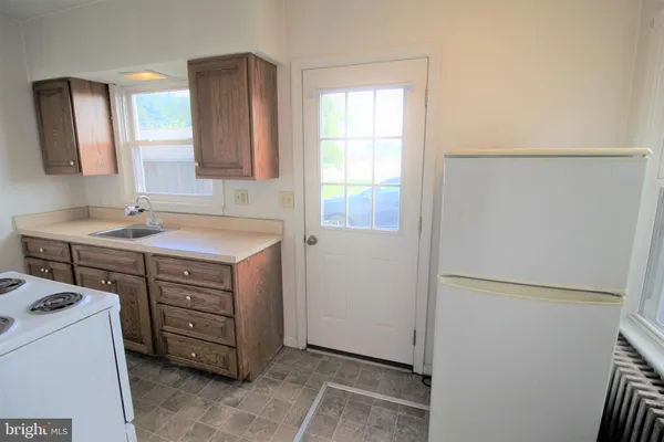 $975 | 354 West Main Street, New Holland, PA 17557