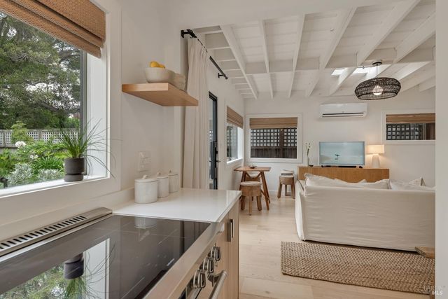 $1,550,000 | 15 Calle Del Embarcadero, Stinson Beach, CA 94970