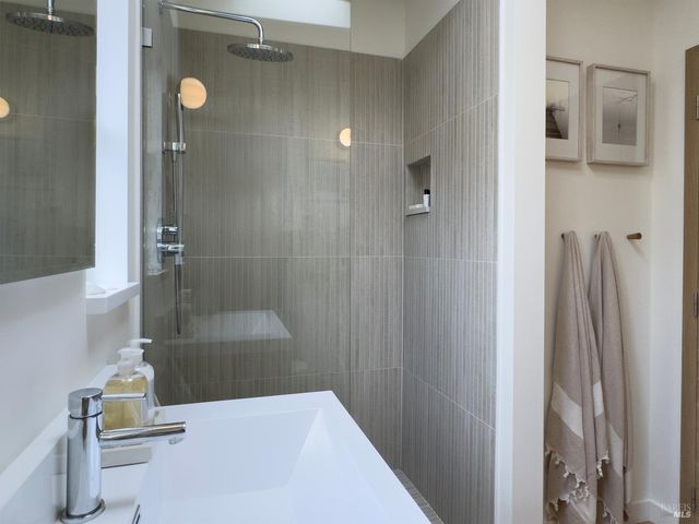 $1,550,000 | 15 Calle Del Embarcadero, Stinson Beach, CA 94970