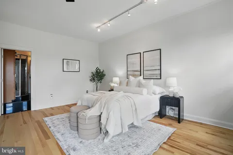 $1,210,000 | 136 R Street Northeast, Washington, DC 20002