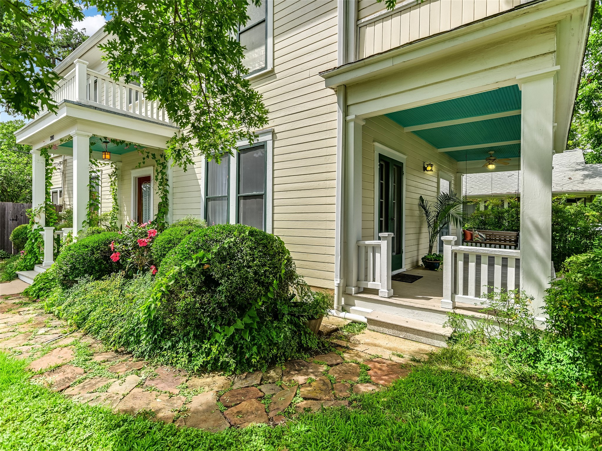 200 West 40th Street Austin, TX 78751 - Photo 4 of 40 Side porch